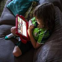 Hoge Gezondheidsraad wil betere bescherming jongeren bij gebruik schermen, maar pleit niet voor verbod