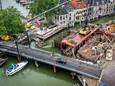 De renovatie van de Engelenburgerbrug in Dordrecht gezien vanuit de lucht, met op de voorgrond de tijdelijke brug.