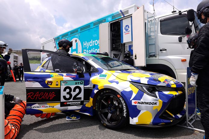 Een op waterstof rijdende Toyota tijdens de Super Taikyu-race op het Autopolis-circuit in Hita