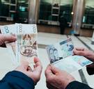 “50.000 frank in een oude doos van opa gevonden”: in de wachtrij van de Nationale Bank 