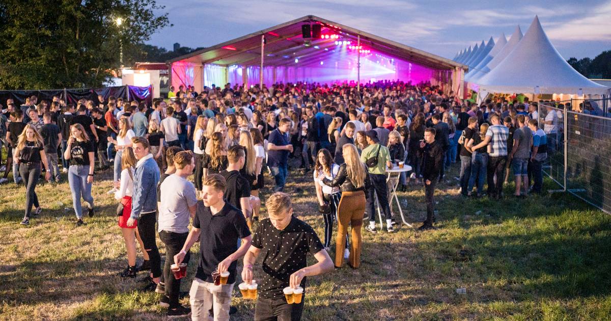 Spoorfuif Daarle; lekker feesten in het bos