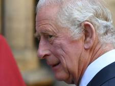 Britse hof maakt zich zorgen over hoe Charles wordt afgeschilderd in ‘The Crown’: ‘Ze halen hem door het slijk’