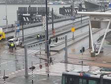 Man blokkeert trambaan op de Erasmusbrug, aangehouden vanwege rijden onder invloed