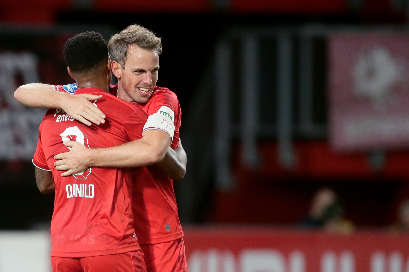 Danilo en Wout Brama vieren een treffer van FC Twente.
