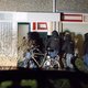 Mag de politie met groot geweld binnenvallen als er kinderen in huis zijn?