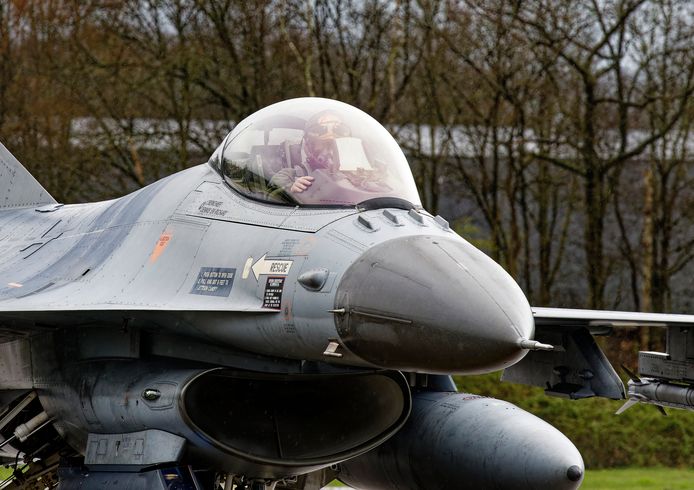 Een F-16 op Vliegbasis Volkel.