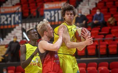 Oostende wint baskettopper tegen Antwerp, Bergen blijft foutloos