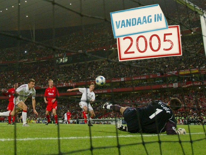 Jerzy Dudek keert de inzet van Andriy Shevchenko.