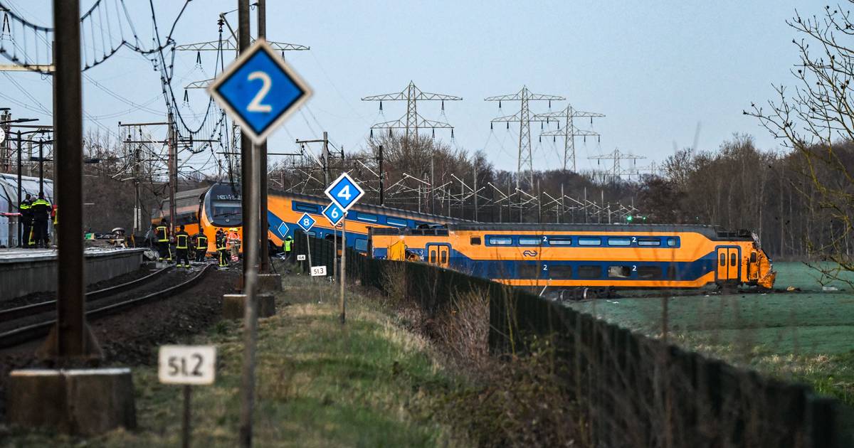 Passagierstrein ontspoord na botsing bij Voorschoten, meerdere zwaargewonden.