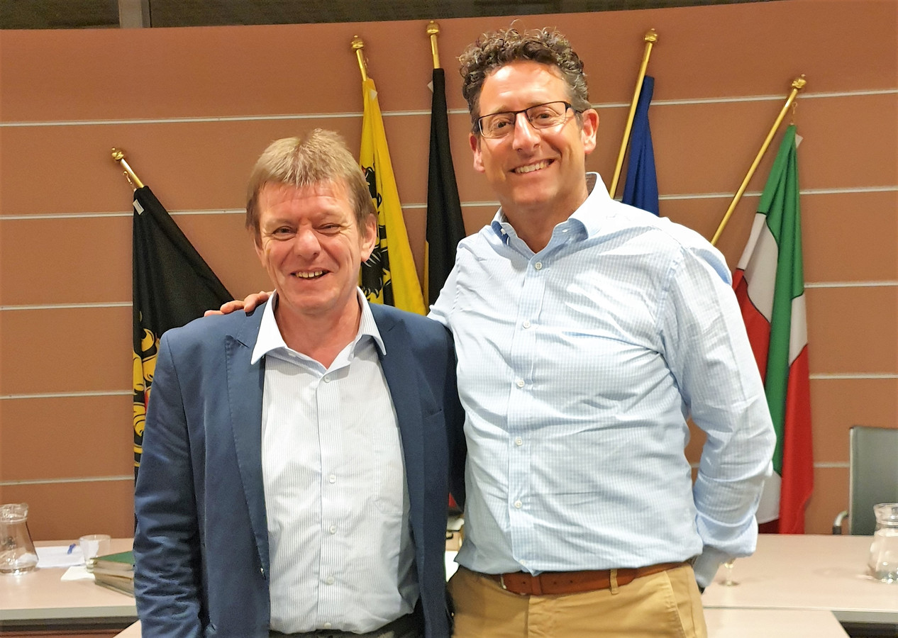 Benny Munten samen met huidig burgemeester Jo Roggen.