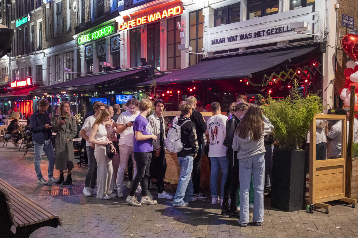 Vrijdagavond konden jongeren voorlopig voor het laatst massaal stappen.  Beeld ANP