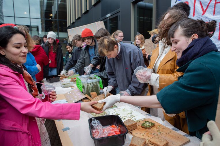  Het protest in de UvA-kantine. Beeld Mariet Dingemans