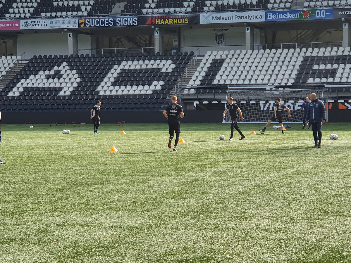 Terug op het veld de training van Heracles vergt