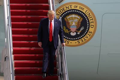 ‘Klokkenluider van gesprek Trump is CIA-agent’