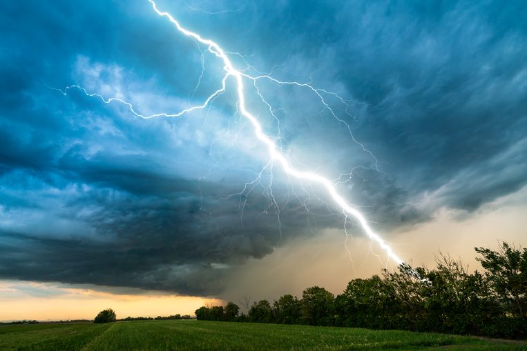 Grote weersomslag op komst: van hittegolf naar dagenlang regen en onweersbuien Beeld Getty Images