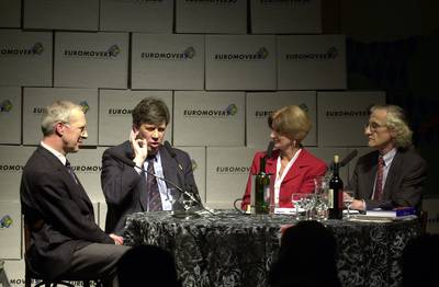 Herdenking overleden oud-journalist Dick van der Lugt in Café Mes