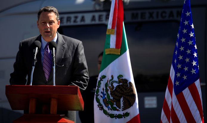 Amerikaans ambassadeur John D Feeley.