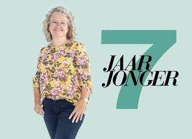 Hennie (55) behoudt haar mooie grijze haarkleur, maar er gaat wél een schaar in haar krullen
