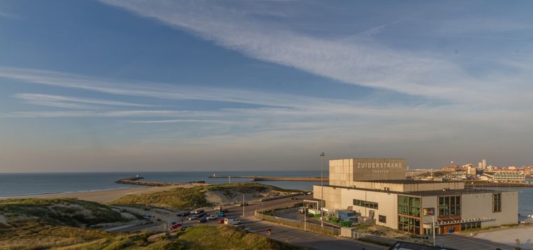 Het Zuiderstrandtheater, aan het havenhoofd van Scheveningen.
 Beeld 