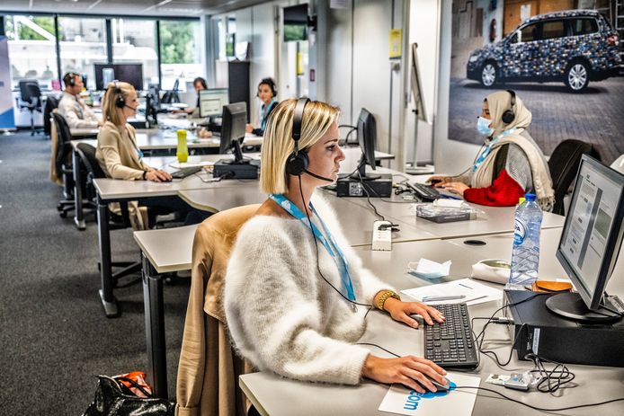 Archiefbeeld. Contactonderzoekers aan het werk in een callcenter te Diegem. (11/05/2020)