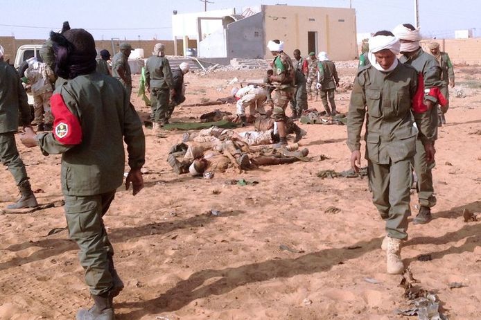 Malinese soldaten aan de slag in een legerkamp