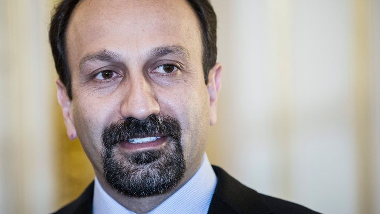 De Iraanse regisseur Asghar Farhadi overweegt de Oscaruitreiking te boycotten als protest tegen het nieuwe Amerikaanse vluchtelingenbeleid. Beeld EPA