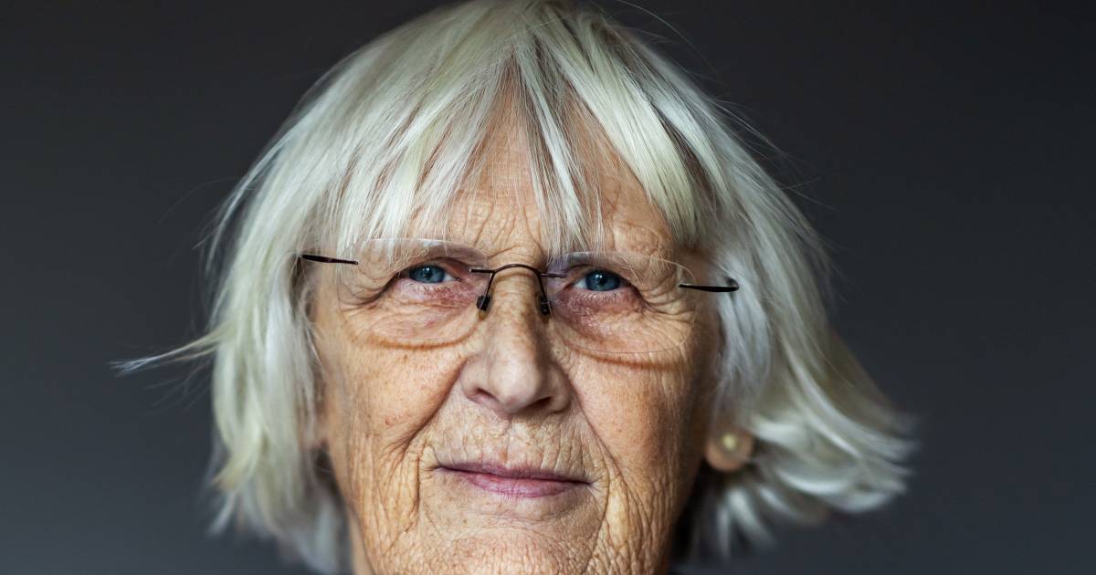 ‘Hé, vuile hoer!’ riep groep jongens naar Corine (69) ‘Van binnen dacht ik ze zien me