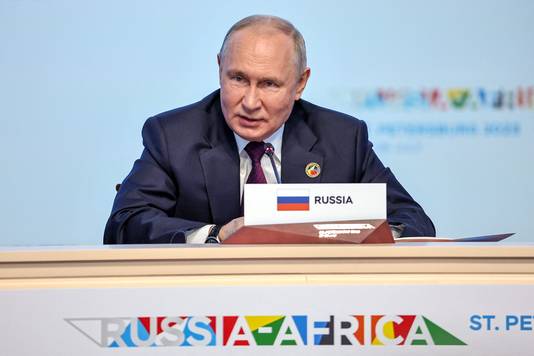 Poetin tijdens de Russisch-Afrikaanse top in Sint-Petersburg vandaag.