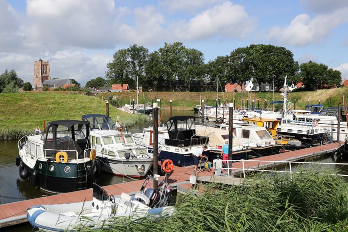 De haven van watersportvereniging Woudrichem. De vereniging viert dit weekeinde haar 50-jarig bestaan.