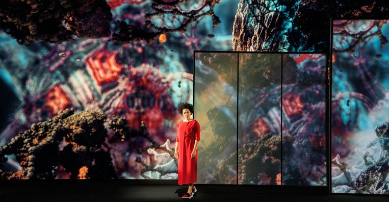 Julia Bullock in ‘Upload’. Beeld Marco Borggreve