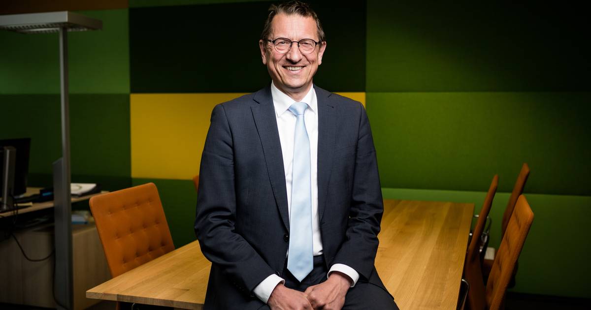 Burgemeester Hardenberg niet te spreken over ‘functie elders’ en zoekt steun bij genootschap: ‘Nog n