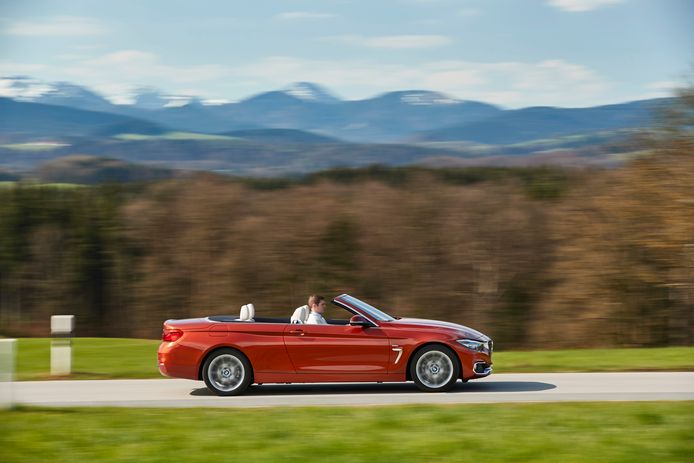 Populair: modellen zoals de Volkswagen Golf en de BMW 3-Serie en 4-Serie cabriolet (foto) worden veel gezocht op websites zoals Gaspedaal.nl en Autotrack.nl
