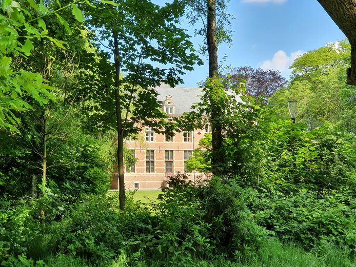 Het kasteel Hof d'Intere in Wechelderzande kreeg in de achtertuin een indrukwekkende speelzone voor kinderen.