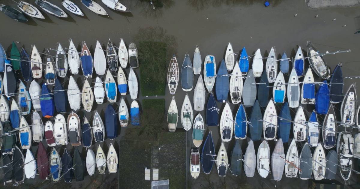 Markermeer bereikt zondag hoogwaterpiek, wind stuwt al zeer hoge waterpeil op