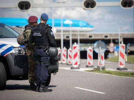 Man (45) haalde 1,5 miljoen euro voor cocaïne binnen: ‘Ze hebben heel die postafdeling op Schiphol’