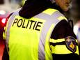 ROTTERDAM - Een politieagent tijdens een verkeerscontrole in Rotterdam. ANP XTRA REMKO DE WAAL