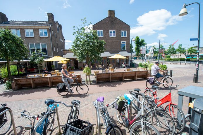 Er komen veranderingen om de Stationsstraat in Zutphen  aantrekkelijker te maken. Fietspad wordt tijdelijk verlegd zodat terrassen beter uitgezet kunnen worden.