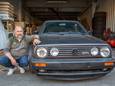 Kurt Reygaert bij zijn Golf 2 GTI Edition One die hij terugkocht nadat de wagen 14 jaar geleden werd gestolen.