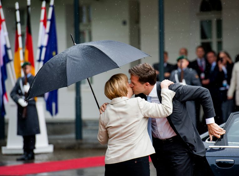 Drie zoenen willen we niet snel terug, ook als corona weg is