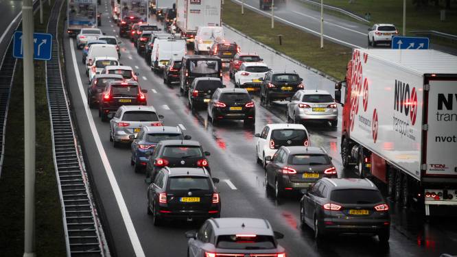 Lange woon-werkreis maakt ongelukkig: dit kun je doen ter compensatie