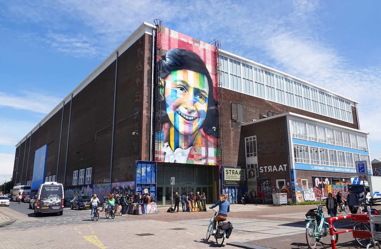 De Lasloods op het NDSM terrein in Amsterdam. In de loods is street art museum Straat gevestigd. De Braziliaanse streetartist Eduardo Kobra heeft een monumentaal portret van Anne Frank gemaakt op de gevel. Beeld ANP