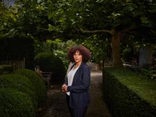 Op haar 12de droeg ze een bril, een buitenbeugel en woog ze 80 kilo. Nu is Iskamella plussize topmodel