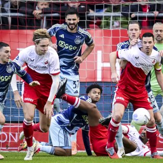 Ajax heeft het ook onder Grim lastig, FC Utrecht domineert in eigen huis
