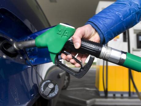 Benzineprijs stijgt naar recordhoogte van bijna 2 euro