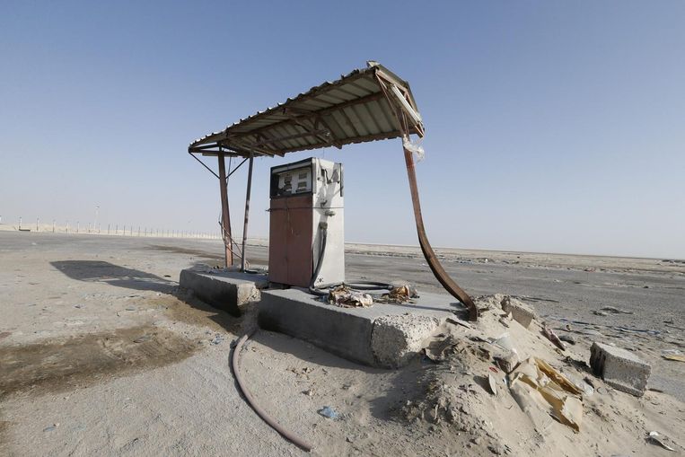 Een oude benzinepomp in Saoedi-Arabië. Beeld Reuters