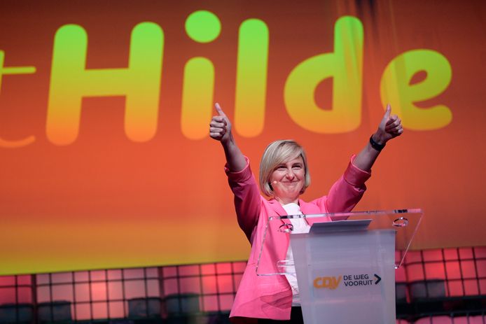 Vlaams minister van Onderwijs Hilde Crevits is expliciet kandidaat-minister-president voor CD&V.