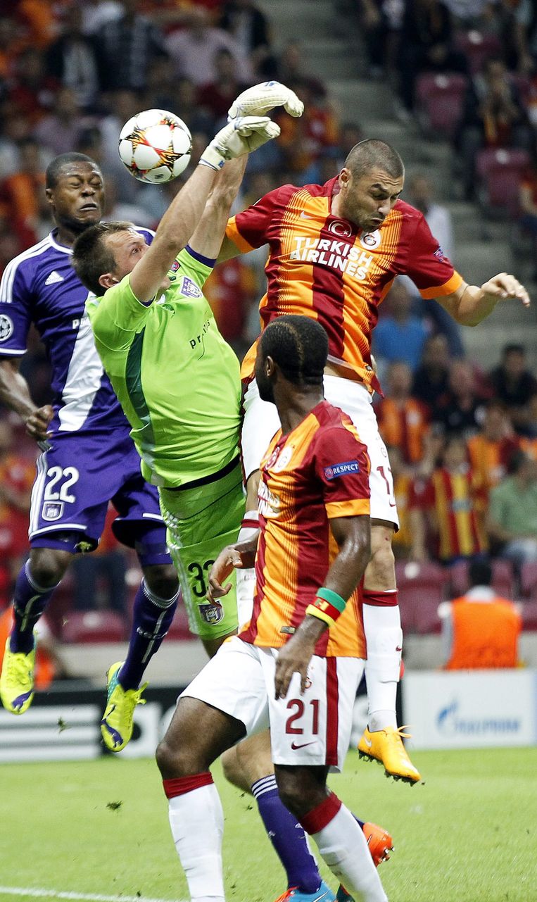 Davy Roef (toen nog Anderlecht-speler) in actie tegen Galatasaray, in 2014. Beeld EPA