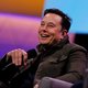 Straks kunnen Tesla-rijders Youtube en Netflix streamen in de wagen (als hij stilstaat)
