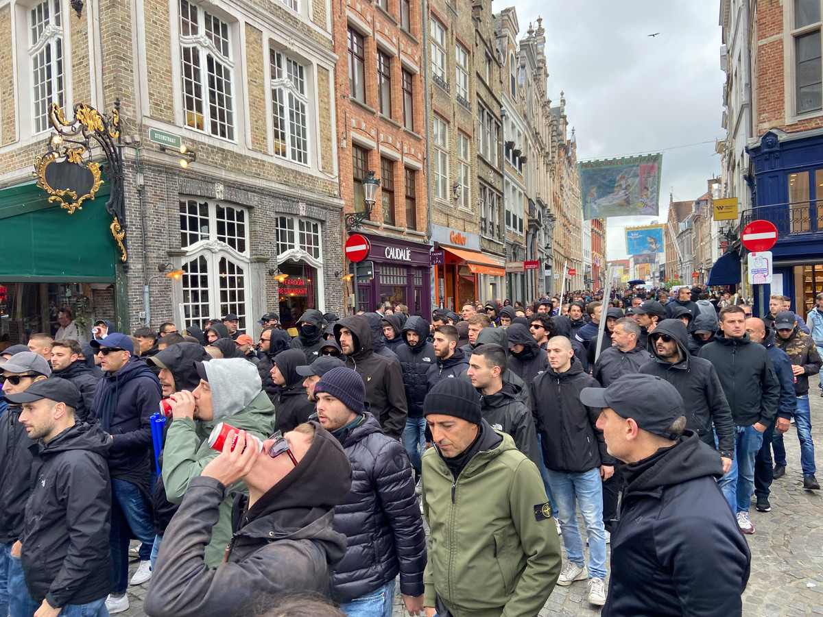 Italiaanse supporters verzamelden in Brugse binnenstad: “Verliep zonder ...