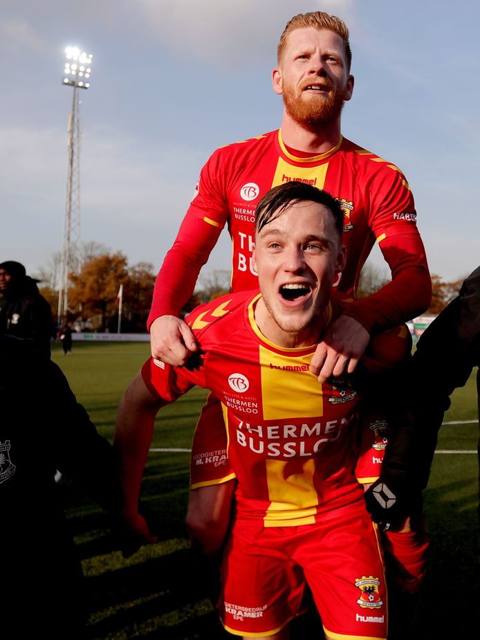 Richard van der Venne van Go Ahead Eagles vierde met Sam Beukema de zege op Telstar vorig weekend (0-2).